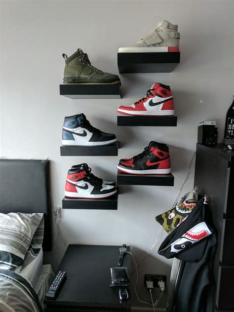 Sneakerhead Bedroom Ideas ~ Hypebeast Bedroom Decor Apartment Sneaker ...