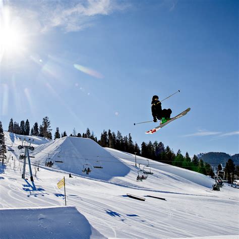 Extreme Skiing Tricks