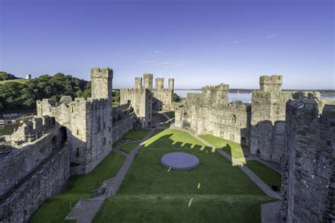 Caernarfon Castle – The Oasis Seafront Hotel Llandudno