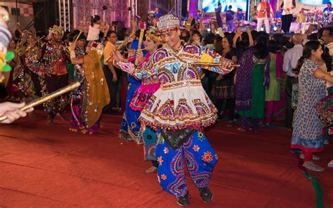 No Time To Practice Your Garba Moves? Learn Garba Fusion Last Minute At ...