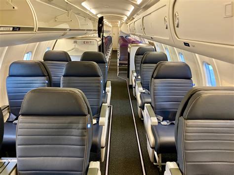 First impressions of United's brand-new CRJ550 regional jet