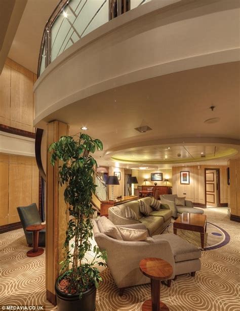 World’s Most Luxurious Cabins on Board the Cunard Line’s Queen Mary 2