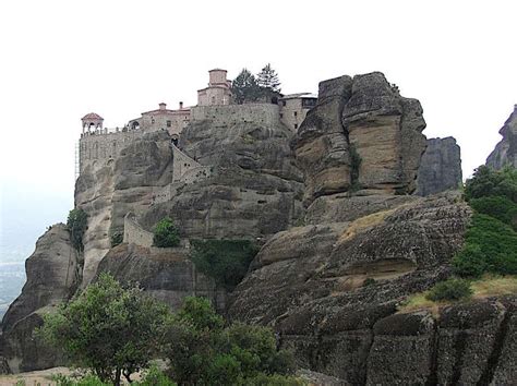 Explore The Unique Meteora Monasteries - Euscentia