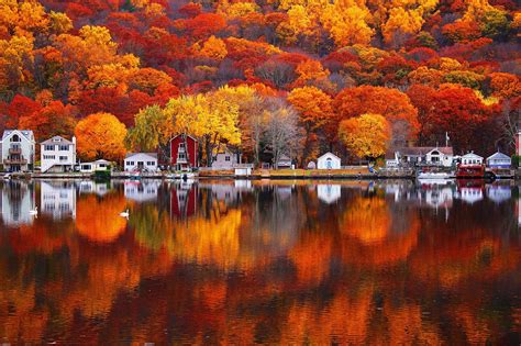 Connecticut in the fall. Photo by Jason Hagani. : r/CozyPlaces