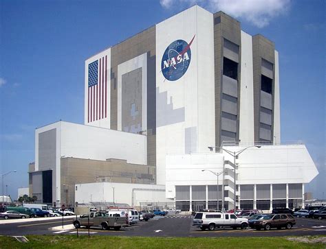 File:Vehicle-Assembly-Building-July-6-2005.jpg - Wikipedia