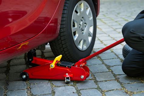 The Different Types of Hydraulic Jacks & How They Work | iseekplant