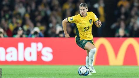 Kyra Cooney-Cross: Arsenal sign Australia midfielder - BBC Sport