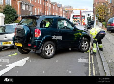 Car being towed away hi-res stock photography and images - Alamy