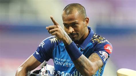 Hardik Pandya Smashes 60 off 21 as Mumbai Recover to Post 195/5