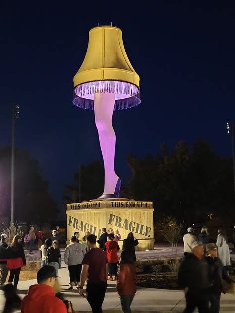 Oklahoma town celebrates 'A Christmas Story' ties with 50-foot leg lamp ...