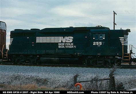 NS Locomotive Detail Photos - EMD GP30 #2557