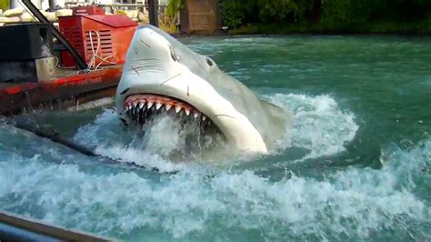 Extinct Attractions: Jaws: The Ride - LaughingPlace.com