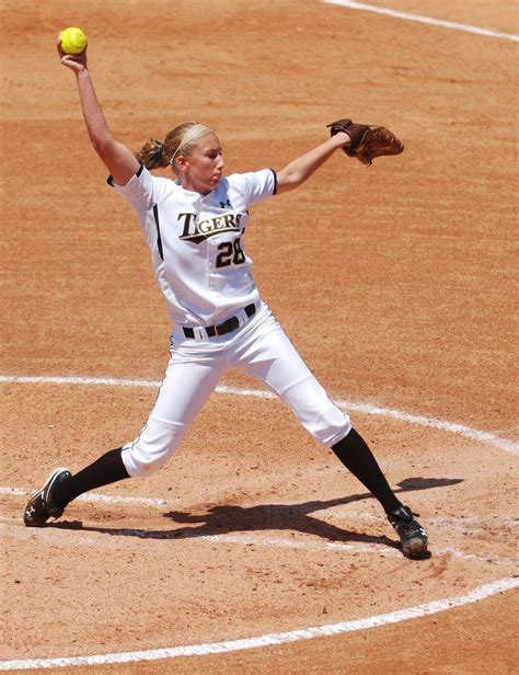 DANIEL LONGAR Photo-Blog: Mizzou Girls Softball Against Illinois, May ...