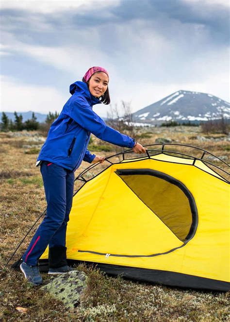 How to Put Up a Dome Tent by Yourself (9 Tips and Tricks) | GudGear