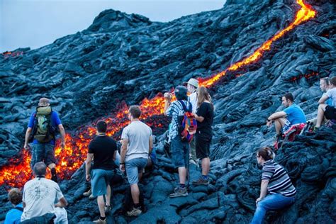 Menakjubkan, Wisata Berpetualang Dengan Lava yang Terus Mengalir