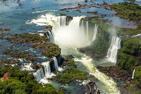 Iguazú Falls: Argentinian vs Brazilian Side