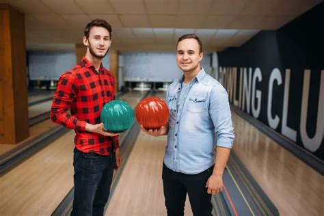 Top 8 Best Bowling Balls 🎳 for Two Handed Bowlers 2021