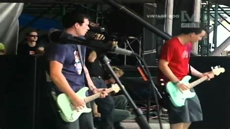 Blink 182 All The Small Things [live] - YouTube