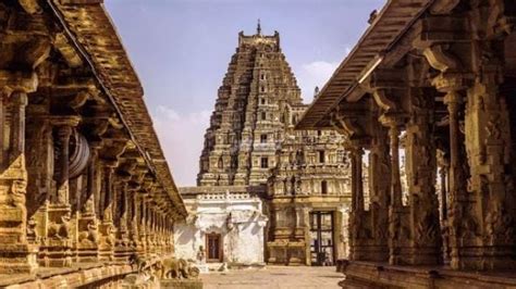 Virupaksha Temple, Hampi - Timing, History & Photos