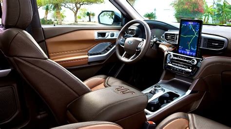 2023 Ford Explorer Platinum Interior