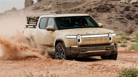 Rivian R1T's Range Is Cut in Half When Towing Larger Loads