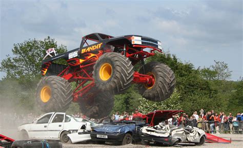 Bandit Monster Truck: Scott May's Daredevil Stunt Show