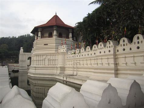 Temple of the Sacred Tooth Relic Stock Image - Image of tourism, travel ...