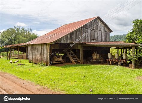 Old farm barn Stock Photo by ©lltrarbach 152568470