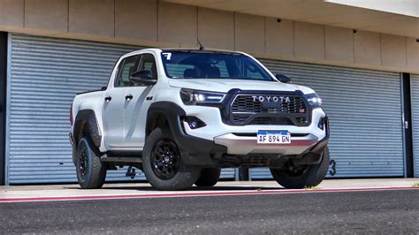 2024 Toyota Hilux Sr5 - Lyn Violet