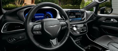 2023 Chrysler Pacifica Technology | Range & Features