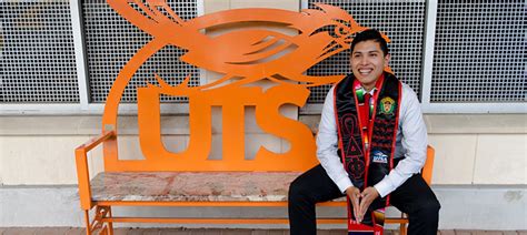 The best locations for UTSA graduation photos | UTSA Today