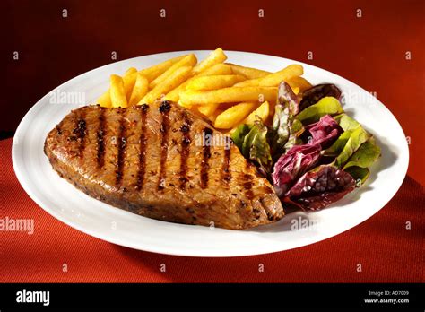 STEAK CHIPS AND SALAD Stock Photo - Alamy