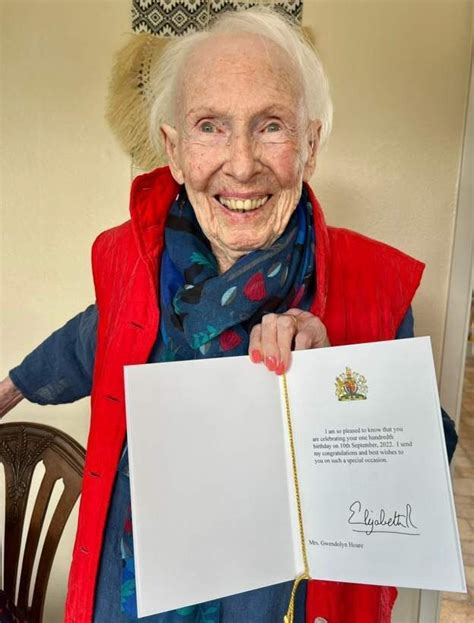 Woman receives posthumous 100th birthday card from Queen Elizabeth II