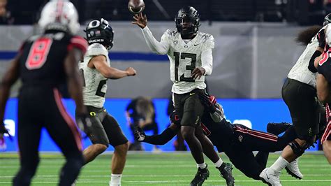 Oregon Ducks football team falls to No. 14 in final CFP rankings