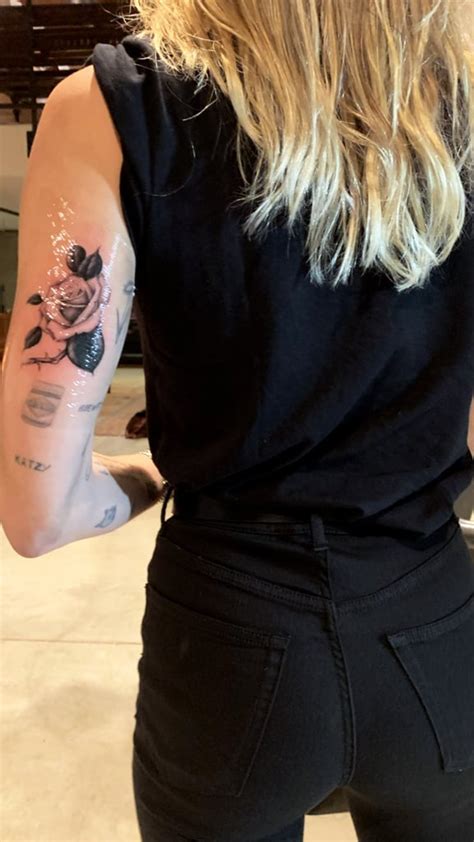 Miley Cyrus Debuts New Rose Tattoo | POPSUGAR Beauty UK Photo 4