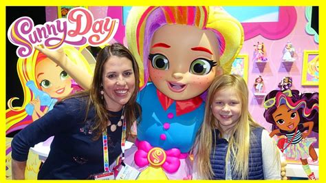 Toy Fair Wrap Up With Sunny Day + TheEngineering Family + Zuru - YouTube