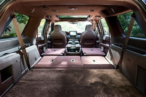 Long-Wheelbase 2018 Lincoln Navigator Offers Extra 15 Cubic Feet of ...