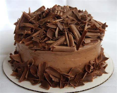 Chocolate Shavings: an easy way to dress up a cake | Easy cake ...