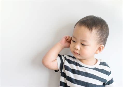 Earache in children | Symptoms, Causes, Prevention | CALPOL® UK