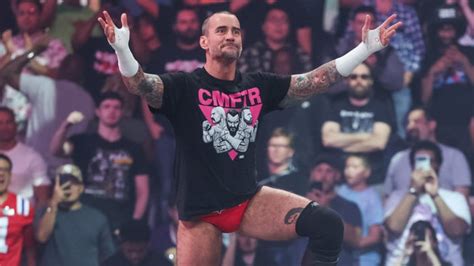 VIDEO: CM Punk Chants Break Out At WWE Superstar Spectacle - WrestleTalk