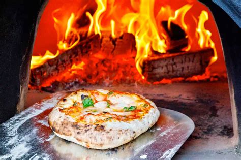 Neapolitan Pizza recipe - Wood fired pizza recipe - Fuego