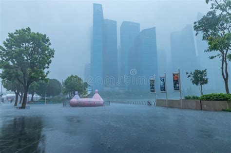 Singapore : Heavy Rain Scene Stock Image - Image of rain, traffic ...