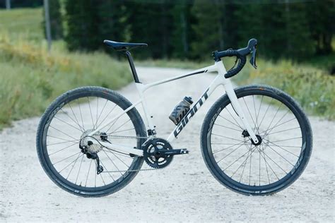 A New Gravel Crusher: The Alloy Giant Revolt - Gravel Riding ...