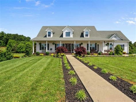 Luxury houses for sale in Summer Shade, Kentucky | JamesEdition