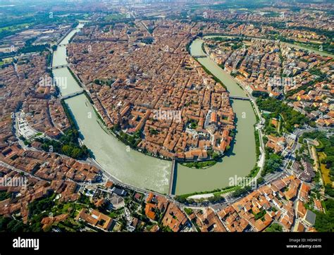 City view, Adige River, river bend, Province of Verona, Veneto, Italy ...