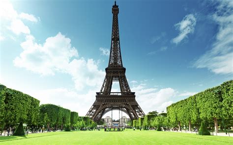 HD Wallpaper: Eiffel Tower in Paris