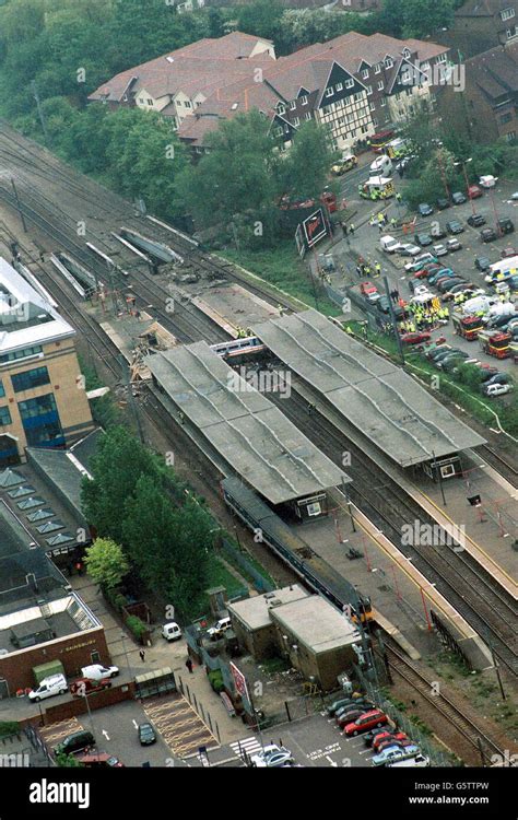 Potters Bar Train Crash Stock Photo - Alamy