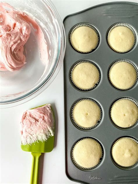 Copycat Magnolia Bakery Cupcakes Recipe - Scrambled Chefs