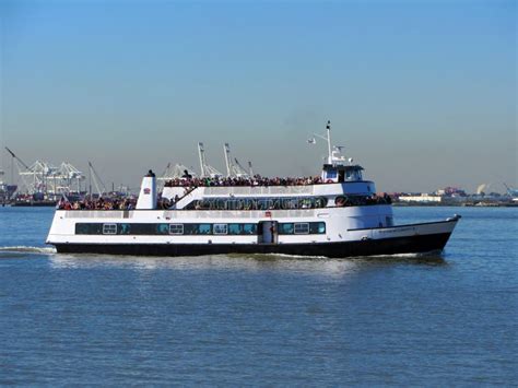 Statue of Liberty Ferry editorial photography. Image of vacation - 38389362