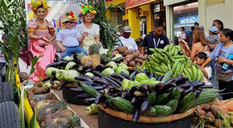 City in Bicol pushes through with festival | Inquirer News